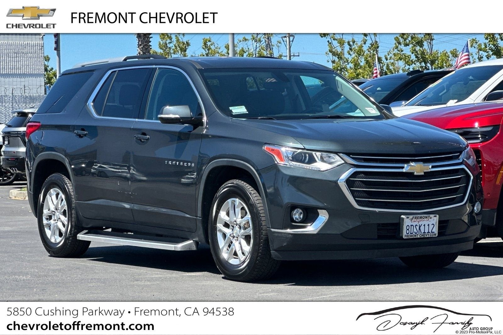 2018 Chevrolet Traverse LT Cloth in Graphite Metallic — front three-quarter view